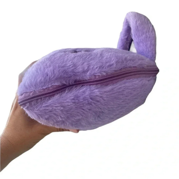 Carry Pillow Zip Out 3x5" Blanket KUROMI travel CUTE
Portable hand bag purple - Picture 2 of 10